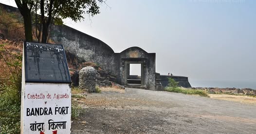 "Make memories that last at Bandra Fort! #MumbaiAdventures #TravelIndia"